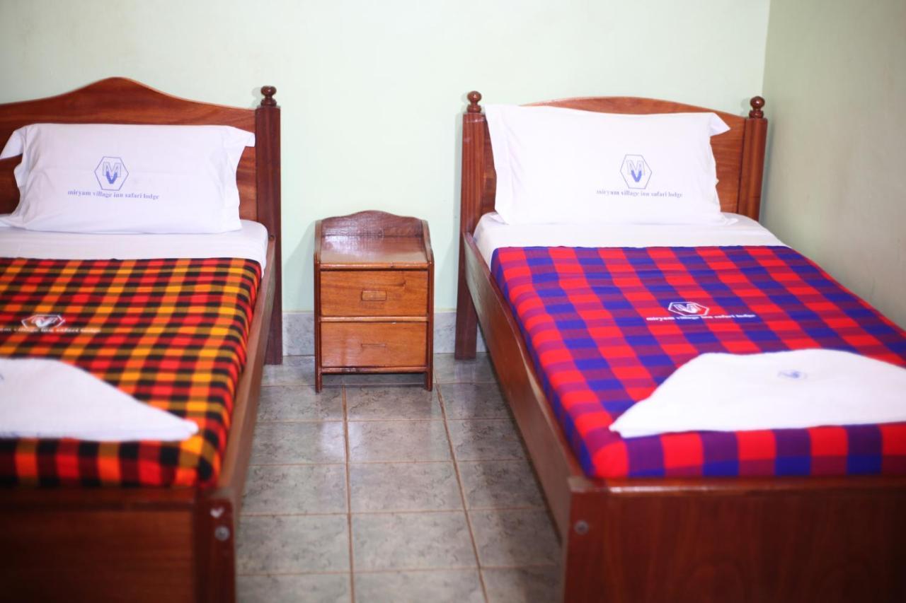 Miryams Village Inn Safari Lodge Sultan Hamud Екстериор снимка