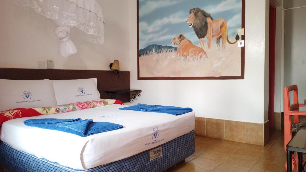 Miryams Village Inn Safari Lodge Sultan Hamud Екстериор снимка