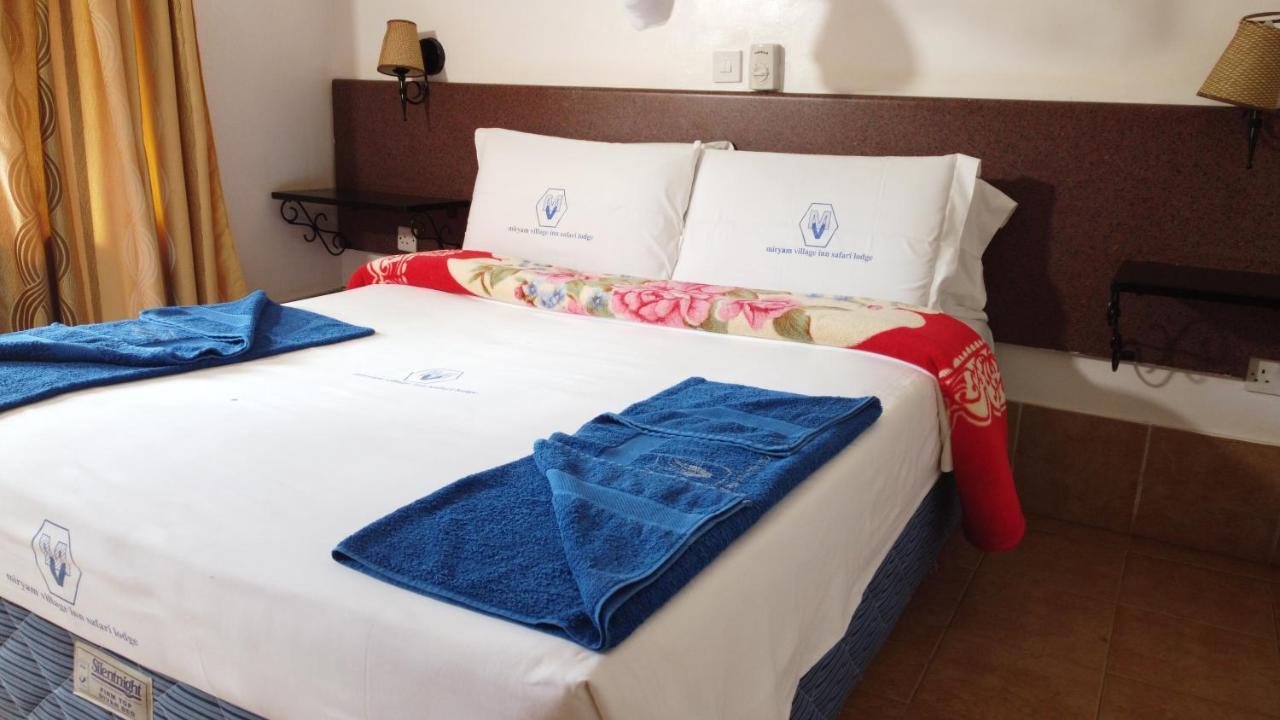 Miryams Village Inn Safari Lodge Sultan Hamud Екстериор снимка