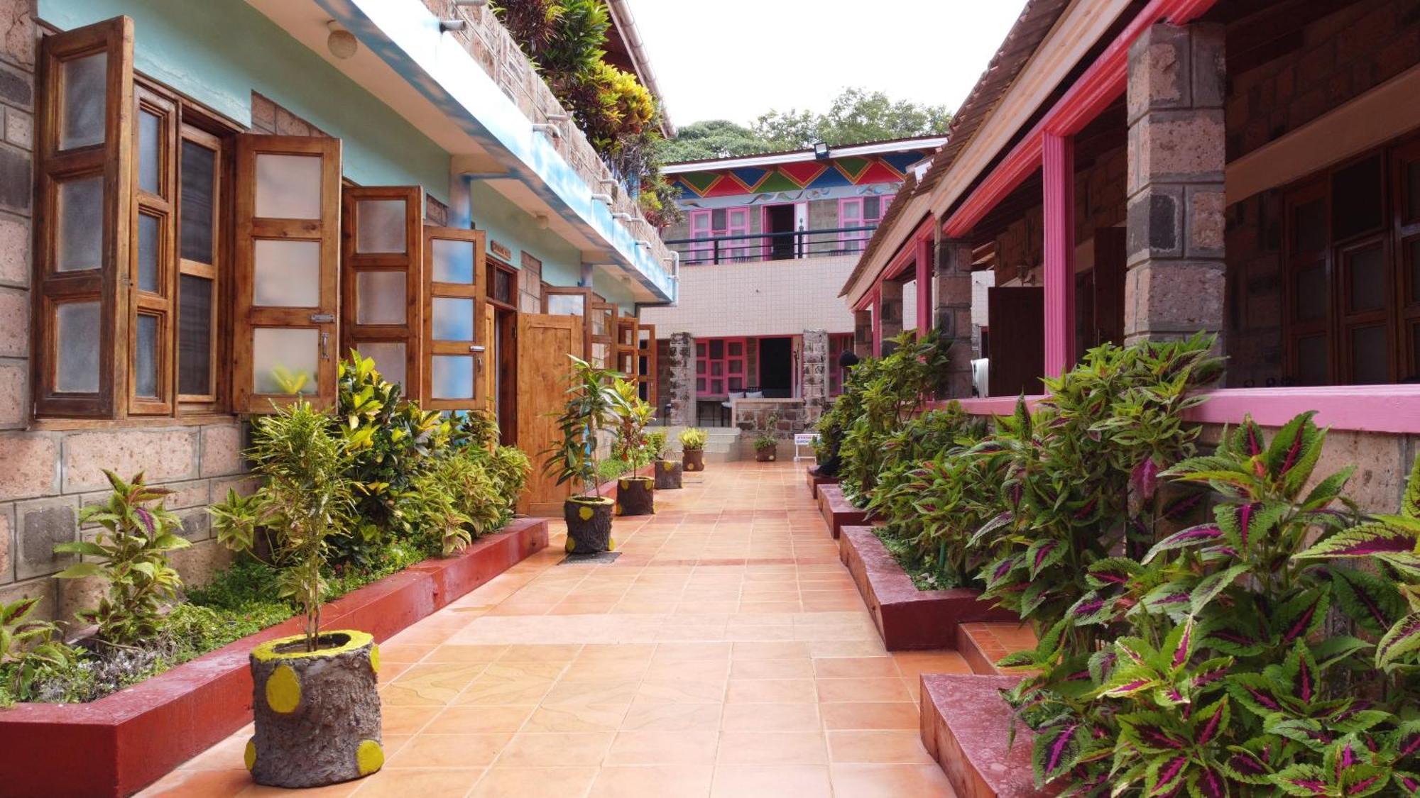 Miryams Village Inn Safari Lodge Sultan Hamud Екстериор снимка