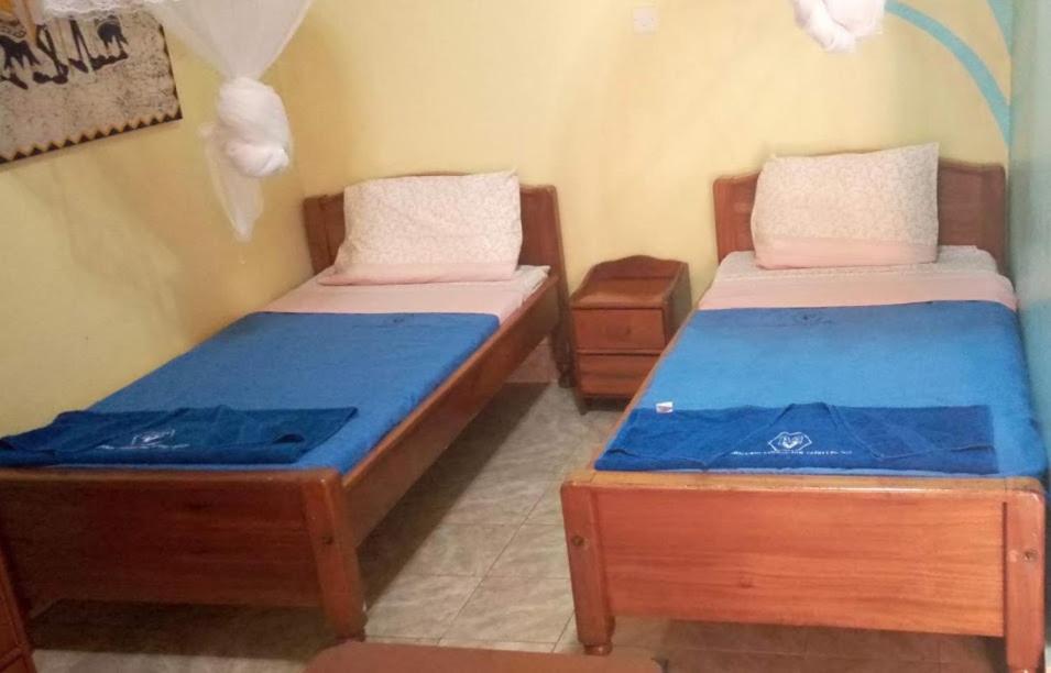 Miryams Village Inn Safari Lodge Sultan Hamud Екстериор снимка