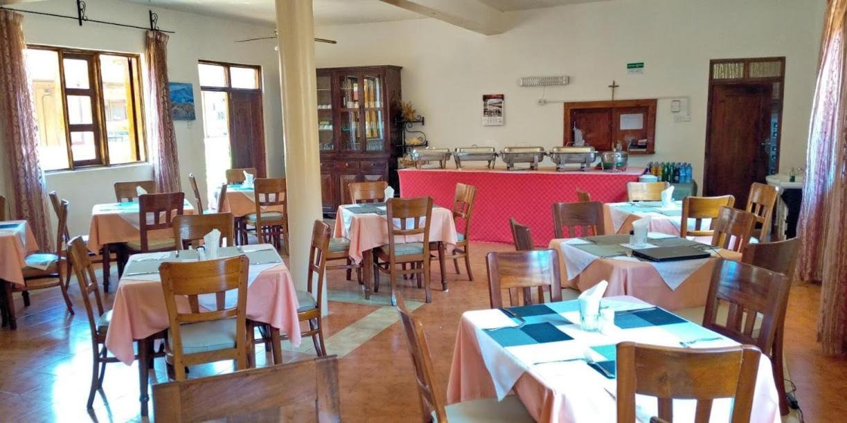 Miryams Village Inn Safari Lodge Sultan Hamud Екстериор снимка