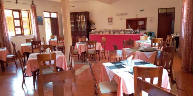 Miryams Village Inn Safari Lodge Sultan Hamud Екстериор снимка