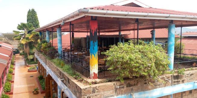 Miryams Village Inn Safari Lodge Sultan Hamud Екстериор снимка