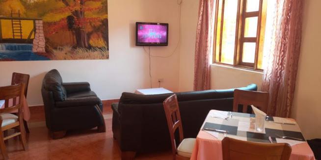Miryams Village Inn Safari Lodge Sultan Hamud Екстериор снимка